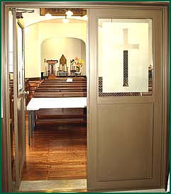 礼拝堂への扉